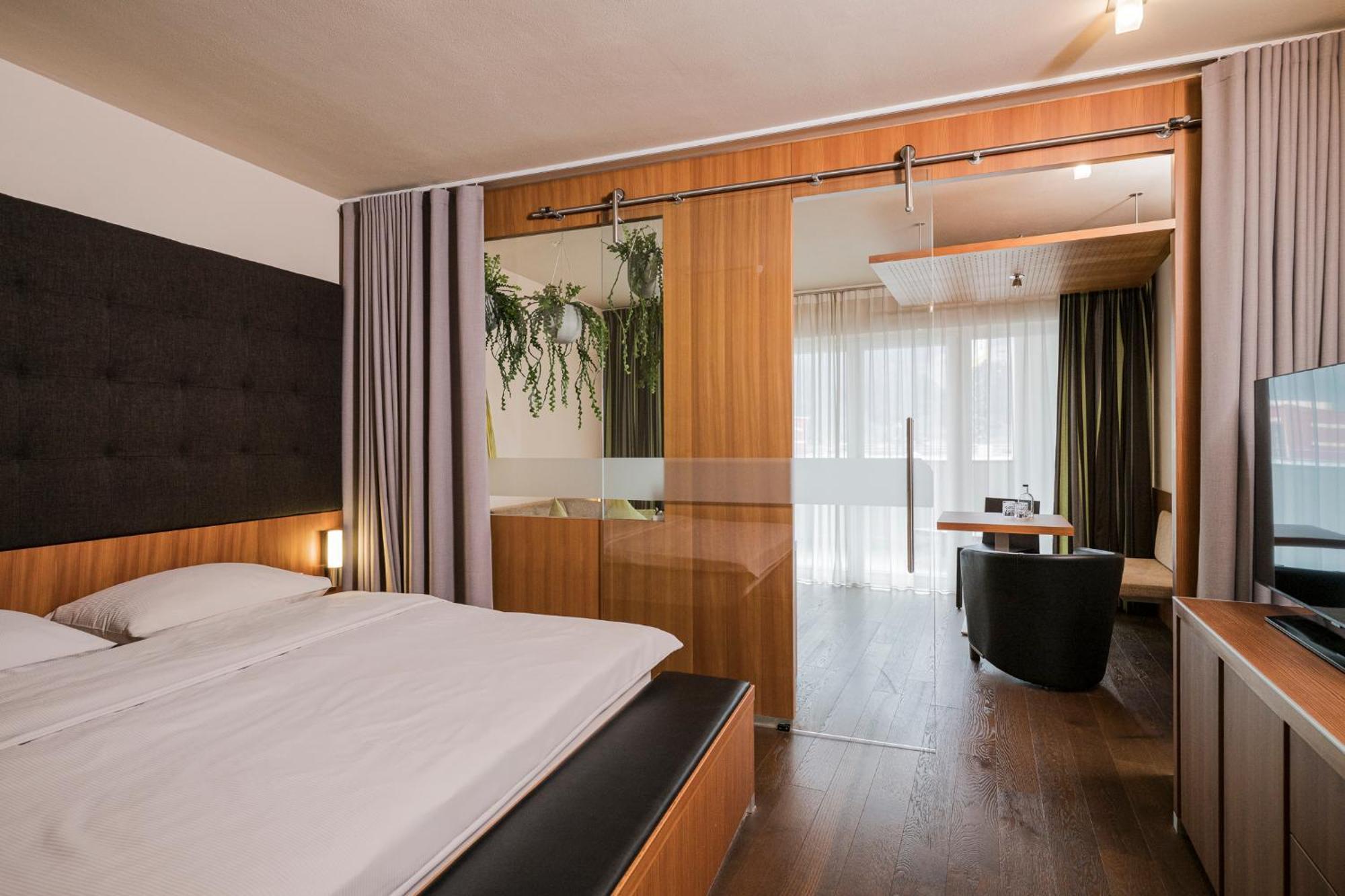 Lindenhof Pure Luxury & Spa Dolcevita Resort Натурно Екстер'єр фото